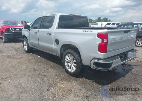 2019 Chevrolet Silverado 1500 Custom z USA, uszkodzony, nr VIN 1GCUYBEF2KZ408257